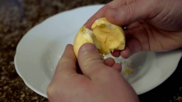 Яйцо желтком наружу - как сварить