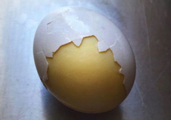 Яйцо желтком наружу - как сварить